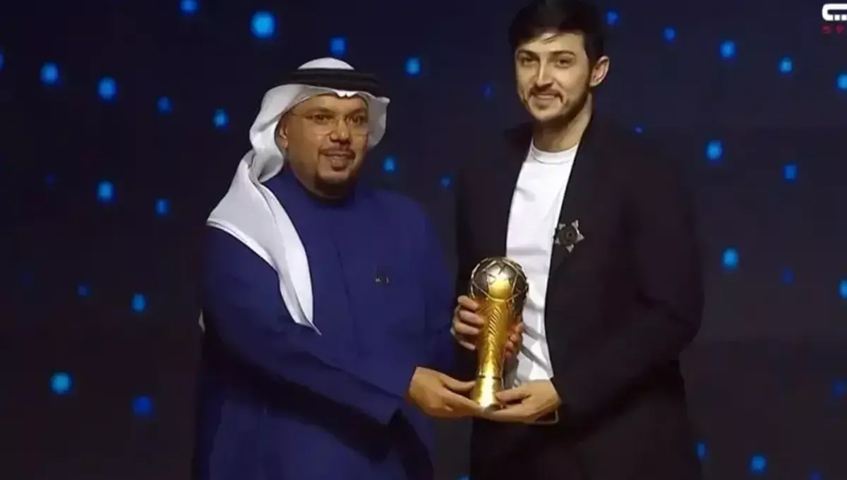 سردار آزمون عنوان بهترین بازیکن لیگ ادنوک را کسب کرد